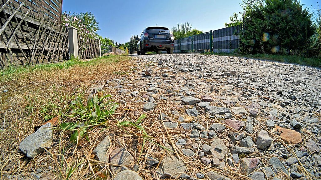 Der Schotterweg in der Neuen Siedlung in Klein Schierstedt.