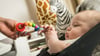 Mehr als ein Spiel: Wenn Babys „blubbern“, fördern sie ihre Sprachentwicklung und stärken soziale Bindungen.