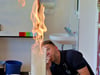 Im Rahmen der Brandschutzerziehung in der Grundschule "Juri Gagarin"  in Welsleben standen auch feurige Experimente auf dem Plan.