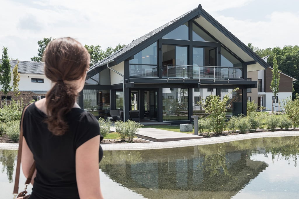Muss es gleich so groß sein? Wer an der Immobilienfinanzierung scheitert, kann zum Beispiel die Wohnfläche kleiner gestalten.