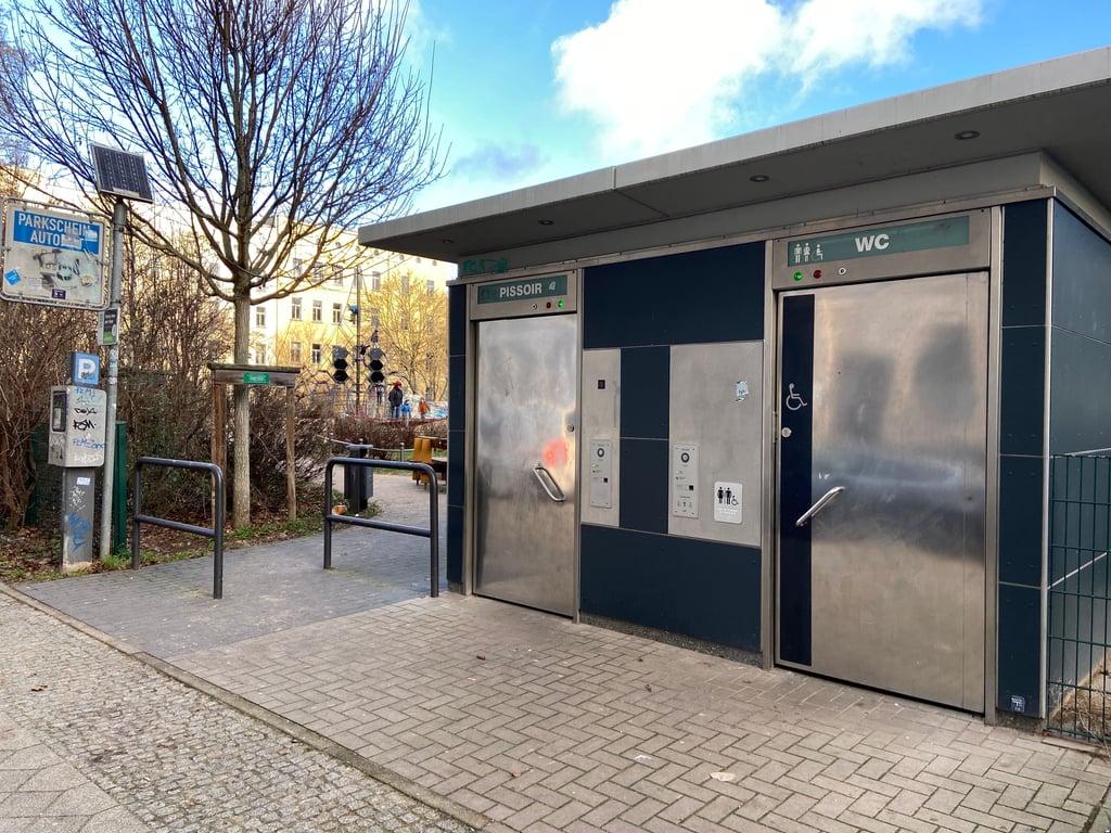 Die öffentlichen Toiletten am Spielplatz an der Hegelstraße in Magdeburg.