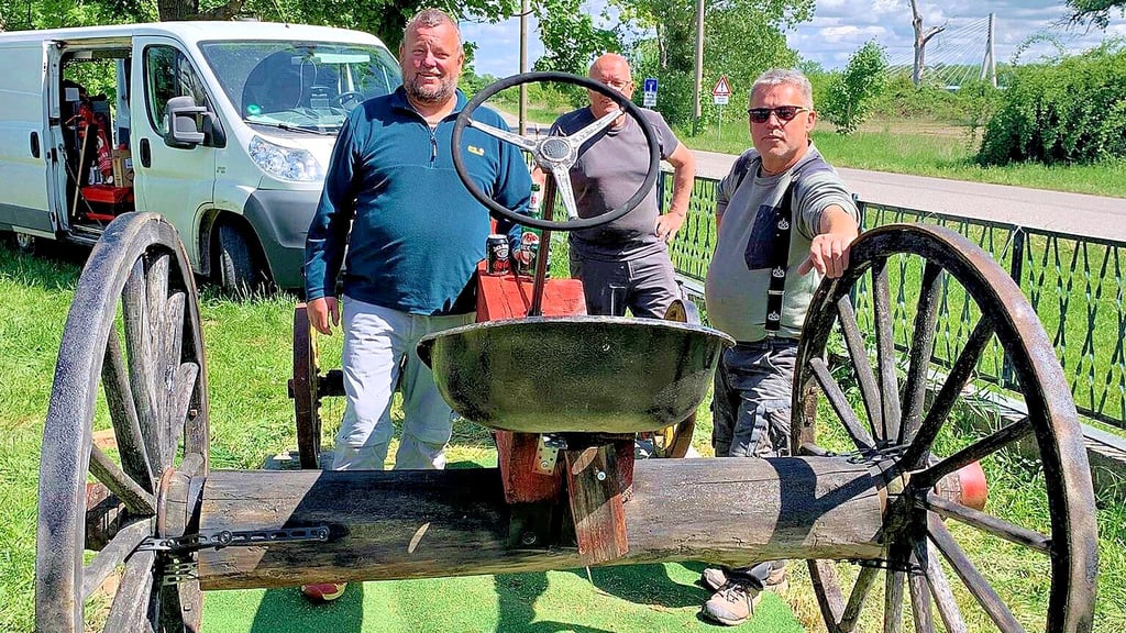 Nach getaner Arbeit: Sven Schumann, Uwe Sprenger und Uwe Becker (von links).