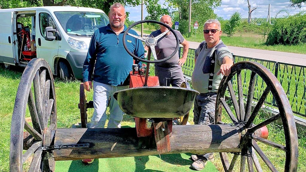 Nach getaner Arbeit: Sven Schumann, Uwe Sprenger und Uwe Becker (von links).