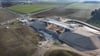 Ab dieser so bezeichnteten "Vielbaumer Kreuzung" der B189 in Höhe Seehausen (Altmark) muss der Verkehr am Wochenende 16. bis 19. Mai 2025 die Umleitungsstrecke nehmen. Unter der Brücke wird künftig der A14-Verkehr auf der Autobahn zwischen Magdeburg und der Ostsee durchrauschen.