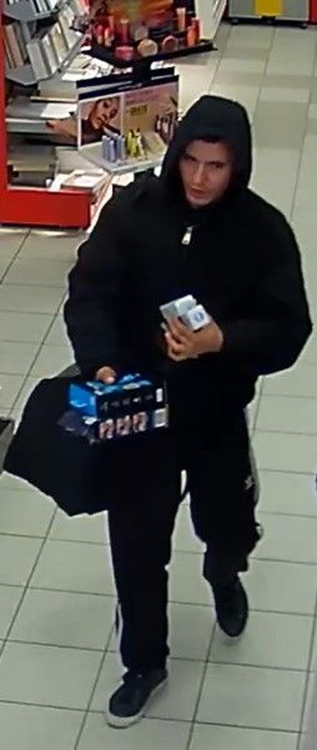 Wer kann Hinweise zur Identität oder zum Aufenthaltsort der gesuchten Person geben?