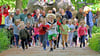 Zahlreiche Kinder sind – teils mit ihren Eltern – beim Spendenlauf der Kita „Pünktchen“ in Aschersleben an den Start gegangen.