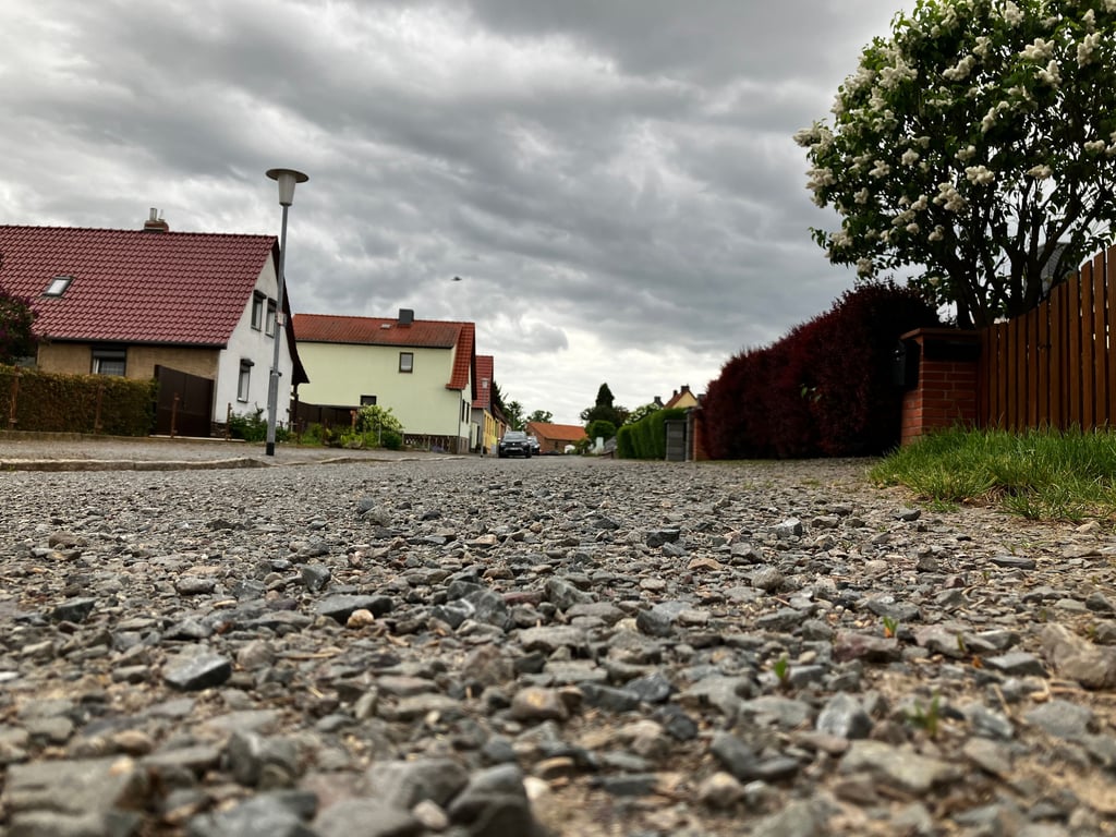 Die Neue Straße in Badeborn ist nur geschottert. Eine Verbesserung ist bislang nicht in Sicht.