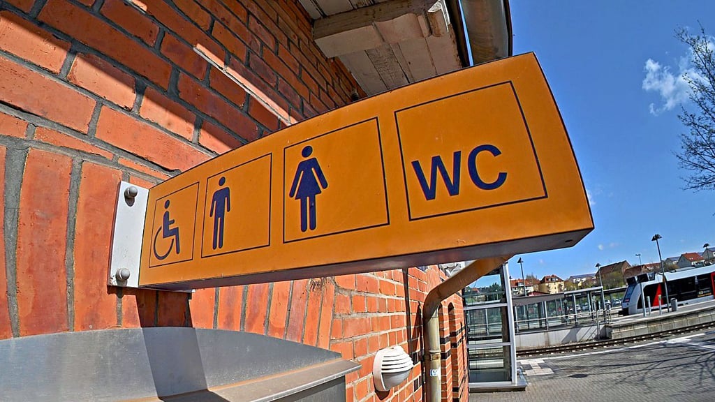 Die Toiletten am Ascherslebener Bahnhof werden aufgrund des häufigen Vandalismus nicht wieder geöffnet.