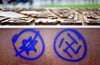 Antijüdische Schmierereien: Durchgestrichener Davidstern neben einem Hakenkreuz.