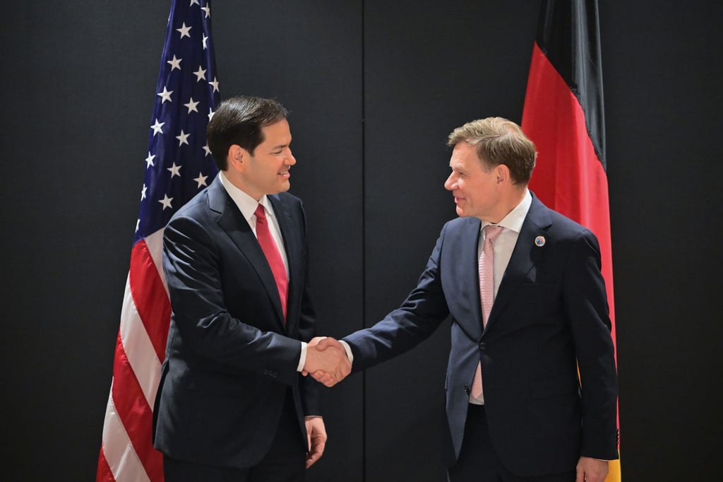 Stellt sich hinter die Forderungen von Trump: Außenminister Johann Wadephul (r.), hier mit seinem US-Kollegen Marco Rubio.