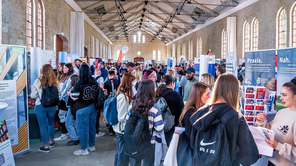 Rund 1.000 Jugendliche und 60 Aussteller sind zur Ausbildungsmesse „Job. Läuft.“ in der Exerzierhalle Wittenberg angemeldet.