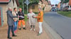 Arnsteins Bürgermeisterin Janet Klaus und die Ortsbürgermeister Catharina Marscheider (Welbsleben), Bert Lenz (Sylda), Yvonne Knull (Harkerode) und Frank Fischer (Quenstedt) (v.li.)  machen auf die problematische Verkehrssituation – wie hier in Sylda – aufmerksam.