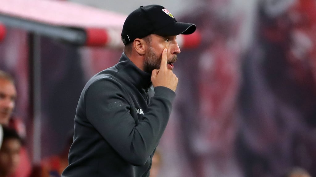 VfB-Trainer Sebastian Hoeneß will das Spiel gegen RB Leipzig nicht "herschenken".