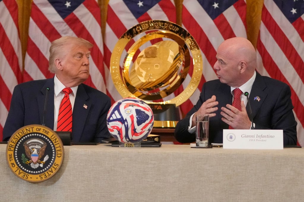 Gianni Infantino (r) verspricht eine großartige WM 2026.