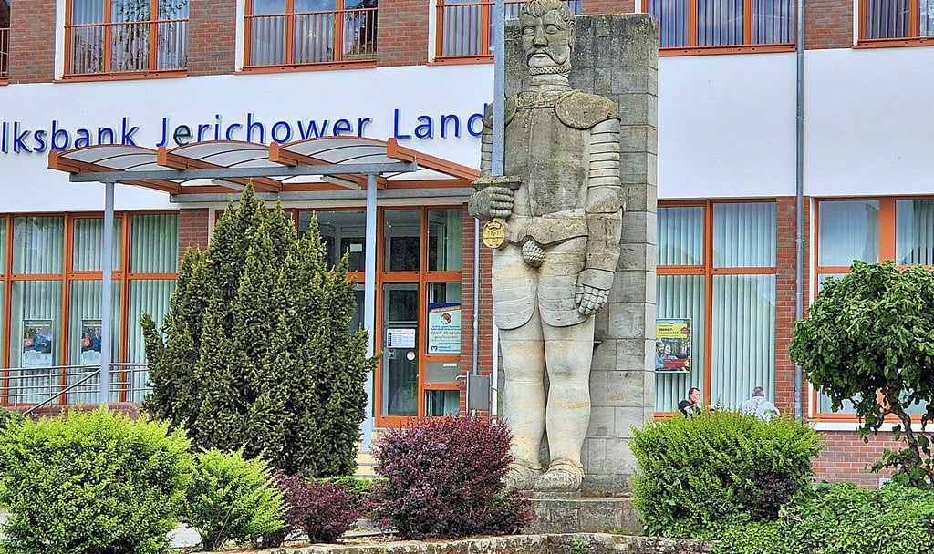 Derzeit steht der Roland an der östlichen Stirnseite.