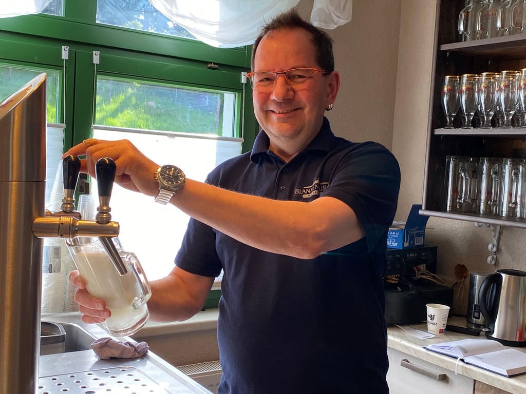 Niels Rodde betreibt die Gaststätte im Sportlerheim Langensteins.