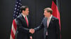 Stellt sich hinter die Forderungen von Trump: Außenminister Johann Wadephul (r.), hier mit seinem US-Kollegen Marco Rubio.