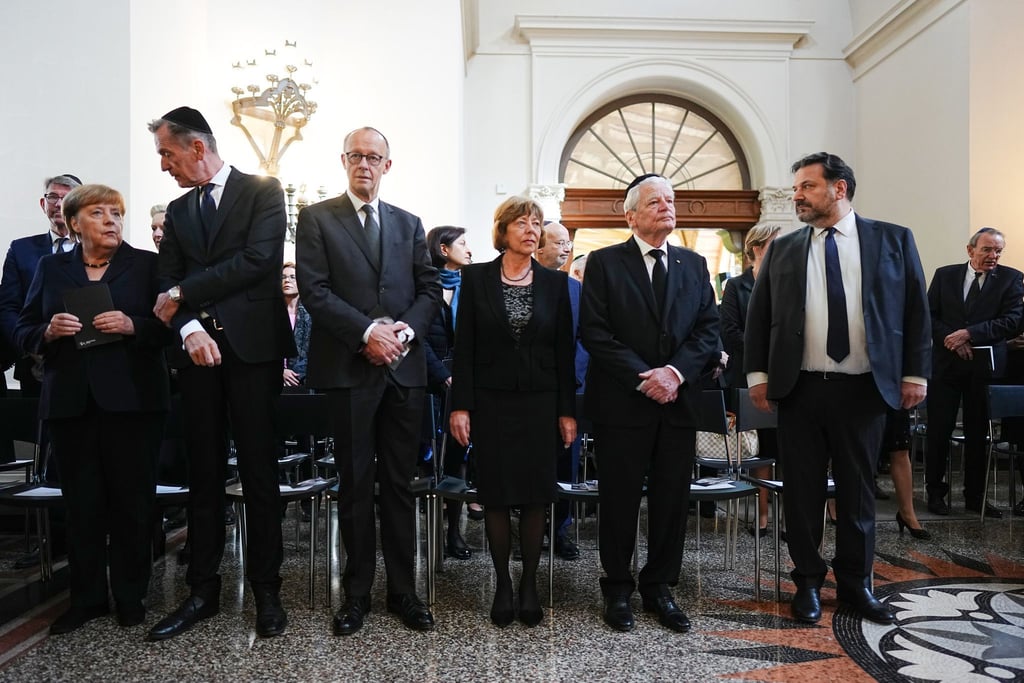 Zur Beisetzung von Margot Friedländer kamen zahlreiche prominente Gäste.
