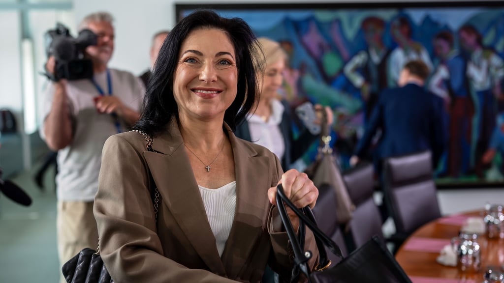 Führungsjob erhalten: Katherina Reiche (CDU) aus Brandenburg ist neue Bundeswirtschaftsministerin. Zuvor leitete die studierte Chemikerin einen Energieversorger.