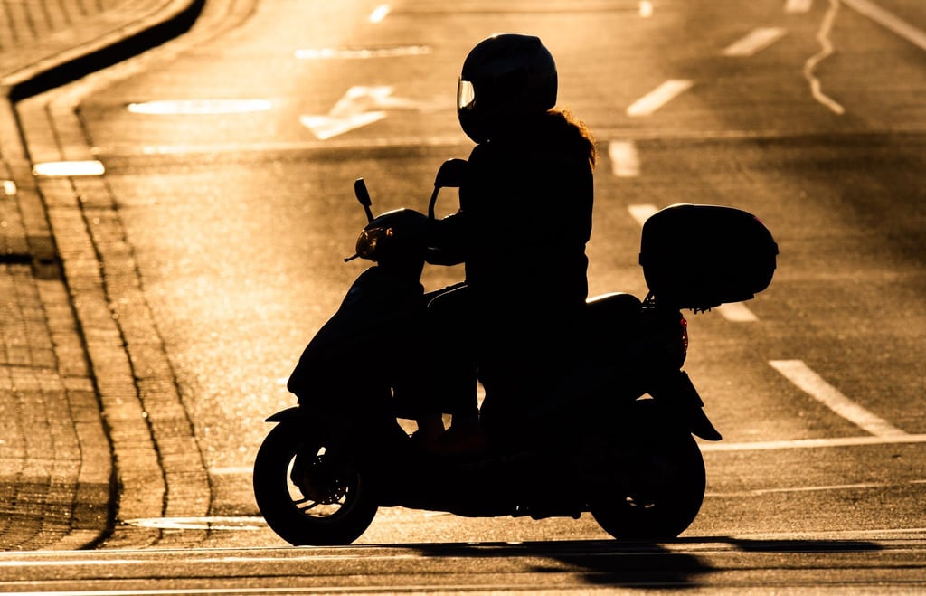 Idylle und Freiheit auf dem Motorroller? Mag sein, aber auf dem Zweirad kann es auch plötzlich sehr gefährlich werden.