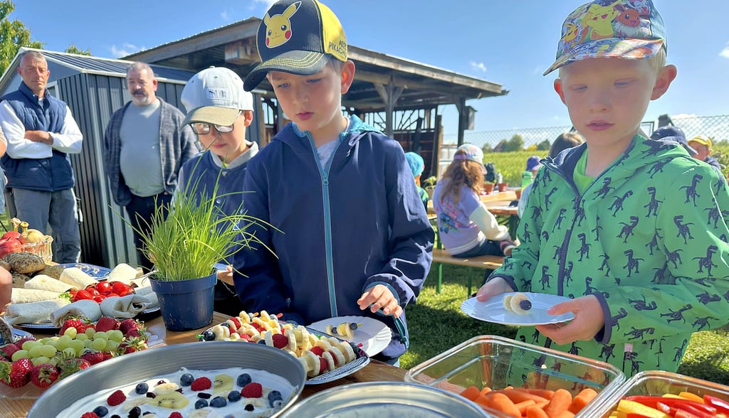 Quark, Gemüse, Brotaufstriche – das gesunde Frühstück kam bei den Kindern der ersten Klasse richtig gut an.