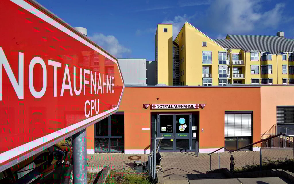 Der Bruch eines Knochens in der Hand eines Opfers wurde in der Notaufnahme der Helios-Klinik in Köthen behandelt.