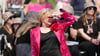 Leicht verloren wirkte Schläger-Sängerin Peggy March auf der Bühne des ZDF-Fernsehgartens.