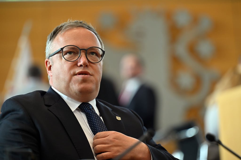 Thüringens Ministerpräsident Mario Voigt (CDU) wird eine Regierungserklärung zum Thüringen-Monitor halten.