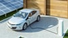 Der Solarboom führt zu negativen Strompreisen im Großhandel. Mit einem dynamischen Stromtarif lassen sich E-Autos zeitweise sehr günstig aufladen.