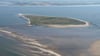 Experten wollen das angespülte Tier auf der Insel untersuchen. (Archivfoto)