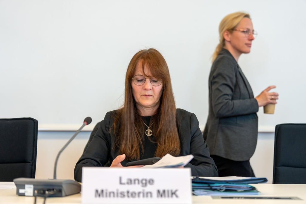 Brandenburgs Innenministerin steht wegen der Entlassung des Verfassungsschutzchefs seit vergangener Woche unter Druck. (Archivbild)