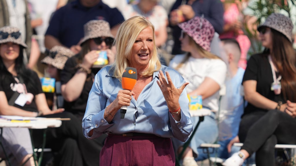 Andrea Kiewel leistete sich beim ZDF-Fernsehgarten zwei Patzer.