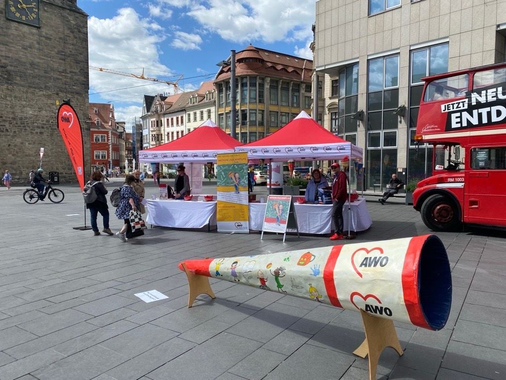 Zuckertütenaktion der AWO auf dem Marktplatz in Halle