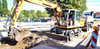 Nach dem Spurwechsel bei den Bauarbeiten auf der B107 in Havelberg wird uferseitig die alte Deckschicht in der Uferstraße abgefräst.