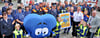 In 25 Jahren hat der Verein aus Havelberg fast 600 Blaue Herzen für Kinderfreundlichkeit vergeben. 2017 ging eins an die  Feuerwehr der Hansestadt zum 140. Geburtstag. Das übergaben Sprecher Achim Frey (von rechts) und der Vorsitzende Detlef Ballendat an den damaligen Wehrleiter Ulrich Ziegler.