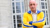 Der deutsch-französische Kabarettist und Satiriker Emmanuel Peterfalvi alias Alfons mit seiner aus Solidarität für die Ukraine gelb-blauen Trainingsjacke. (Archivbild)