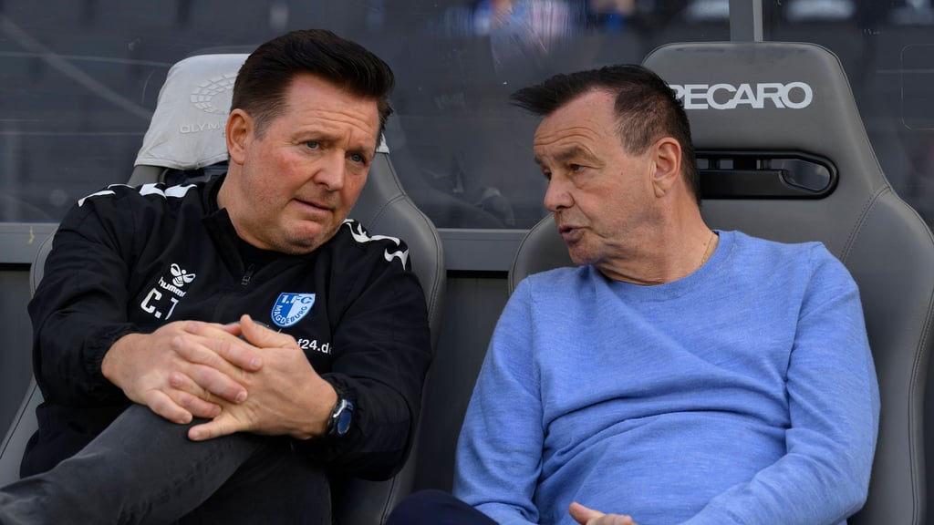 Christian Titz (li.), Cheftrainer vom 1. FC Magdeburg und FCM-Sportboss Otmar Schork: Wohin geht die Reise?