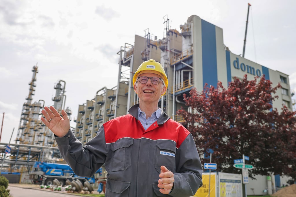 Michael Greczmiel, Standortleiter von Domo Chemicals in Leuna, spricht über den turnusmäßigen Turnaround.
