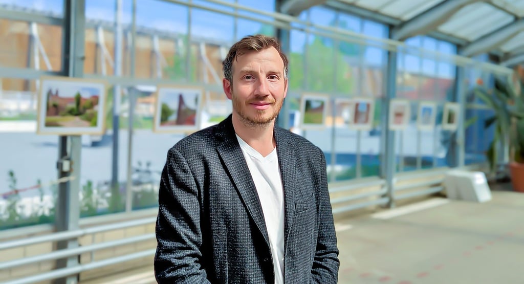 Der Fotograf und Schriftsteller Henning Kreitel zeigt seine Sicht auf Magdeburg im Rahmen einer Wanderausstellung.