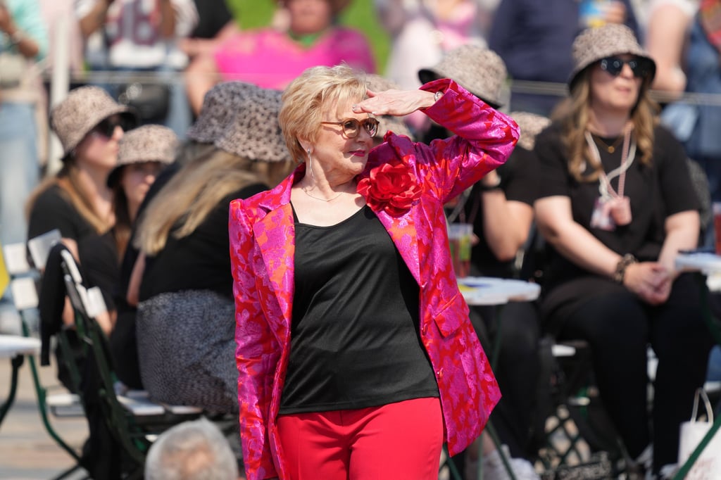 Leicht verloren wirkte Schläger-Sängerin Peggy March auf der Bühne des ZDF-Fernsehgartens.