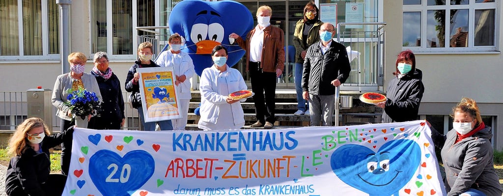 Zum 20. Geburtstag des Blauen Herzen erhielten im Mai 2020, mitten in der Corona-Pandemie, Akteure des Havelberger Krankenhauses die Ehrung. Sie kämpften für den Erhalt des Klinikums – vergeblich, im September wurde es geschlossen.