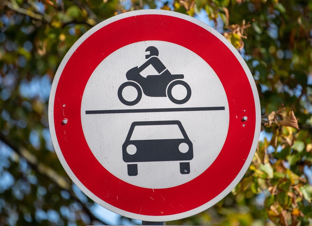 Die Gewölbebrücke in Falkenberg wird ab Montag für den Verkehr gesperrt. (Symbolbild)