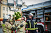 Öffentlichkeitsarbeit: Feuerwehrkameraden bei einer Übung am Donnerstag auf dem Naumburger Markt.