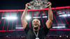 Bayern-Trainer Vincent Kompany mit der Meisterfeier nach dem Gladbach-Spiel.