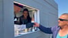 Neuer Foodtruck mit DDR-Spezialitäten an der A9: Softeis, das grundsätzlich in einer Muschelwaffe herausgegeben  wird, rundet das Angebot ab.