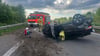 Der Wagen mit Mutter und Kind hat sich überschlagen.