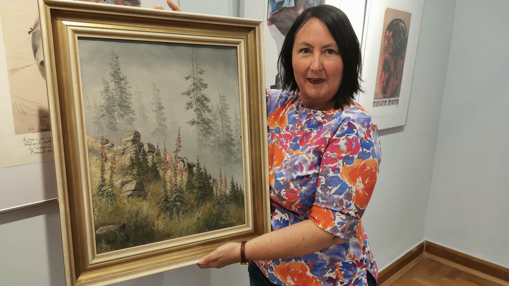 Die poetische Seite einer Giftpflanze: Susanne Hinsching vom Kunsthaus Meyenburg in Nordhausen zeigt den Roten Fingerhut von Wilhelm Pramme.