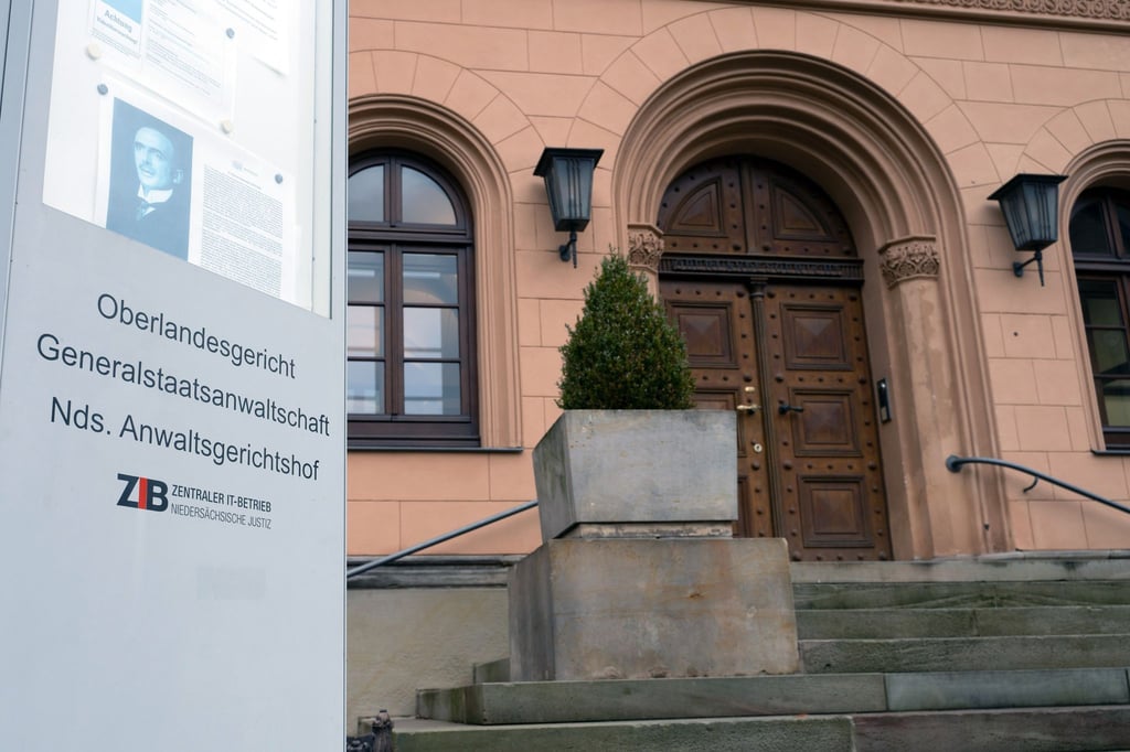 Im Oberlandesgericht Celle startet der Prozess gegen eine mutmaßliche Unterstützerin der Terrormiliz „Islamischer Staat“. (Archivbild)