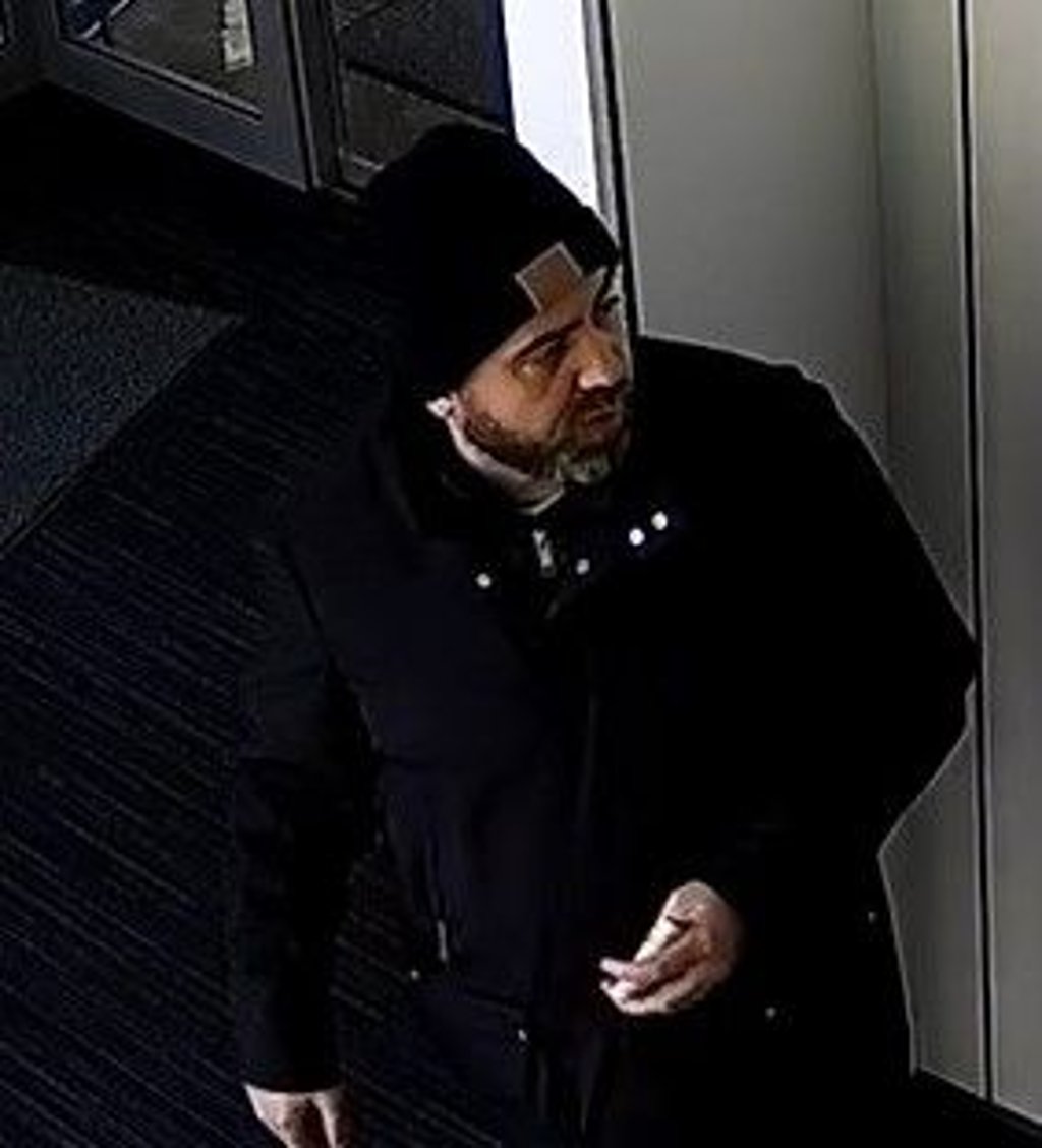 Nach diesem Mann sucht die Polizei in Halle.