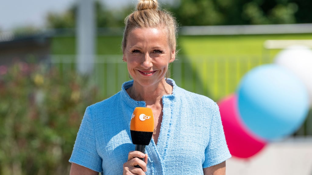 Andrea Kiewel leistete sich beim vergangenen ZDF-Fernsehgarten am Sonntag zwei Patzer.